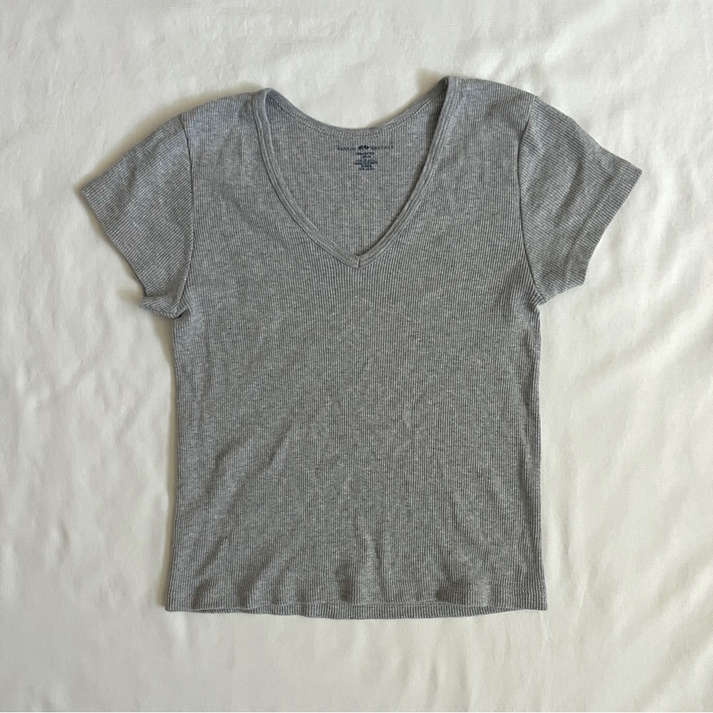 Brandy Melville Ashlyn Short Sleeve Top | Grey V-neck Tee Size OS